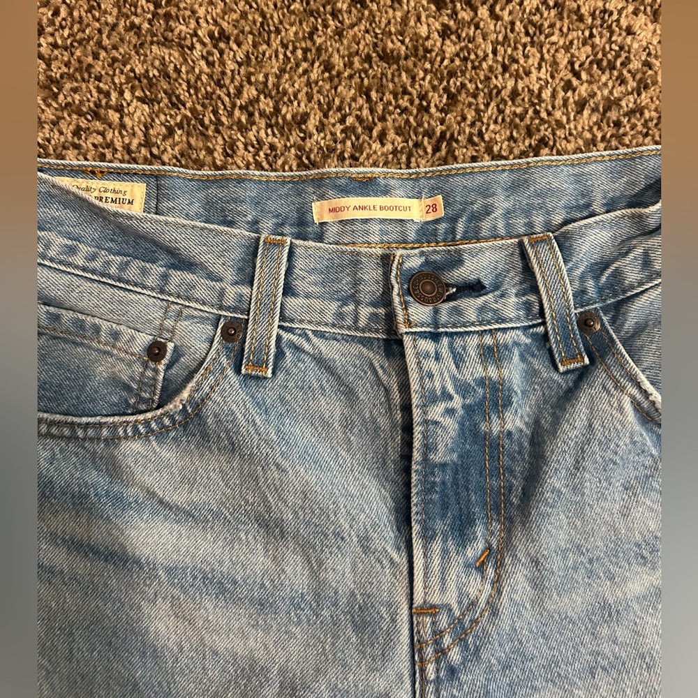 Levi’s muddy ankle bootcut jeans size 28